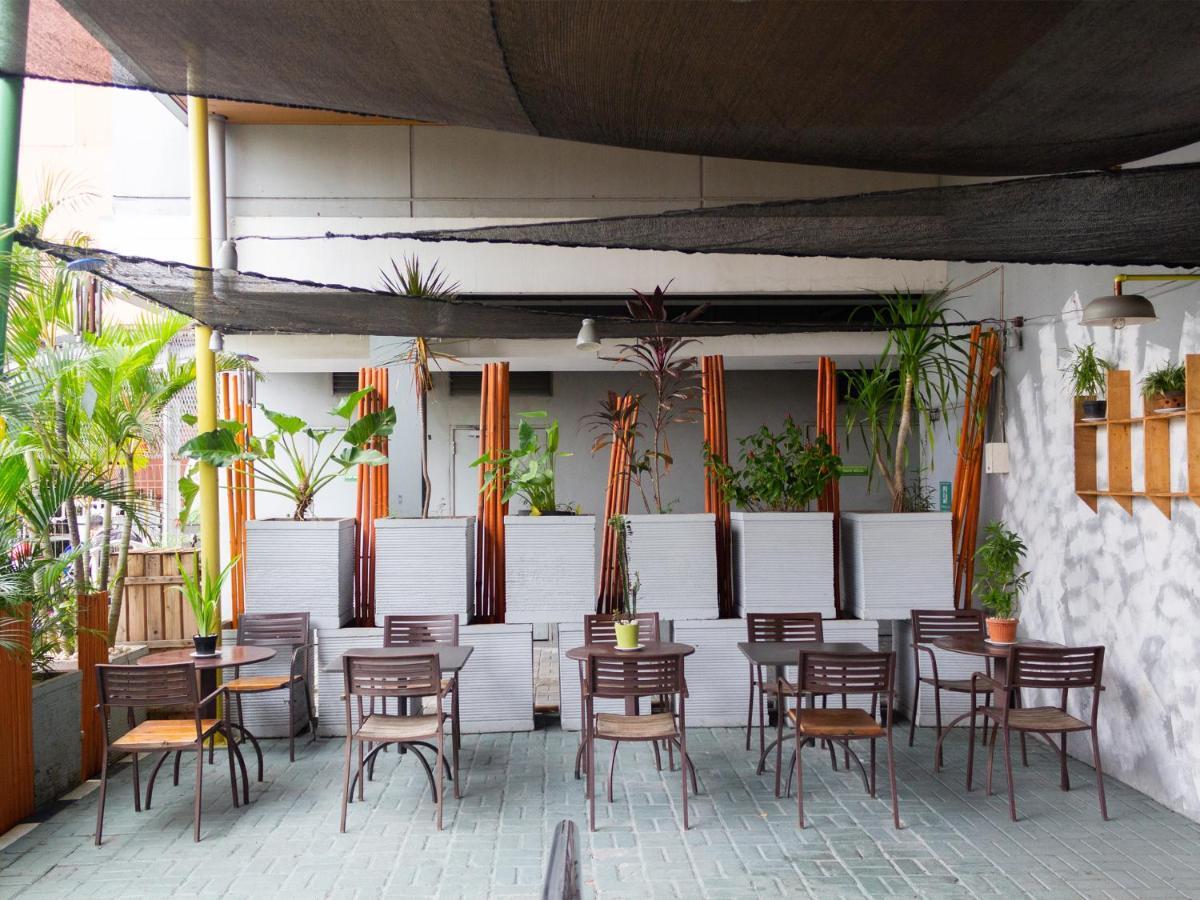 Pop! Hotel Kelapa Gading Джакарта Экстерьер фото