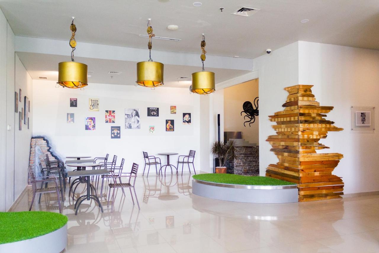 Pop! Hotel Kelapa Gading Джакарта Экстерьер фото