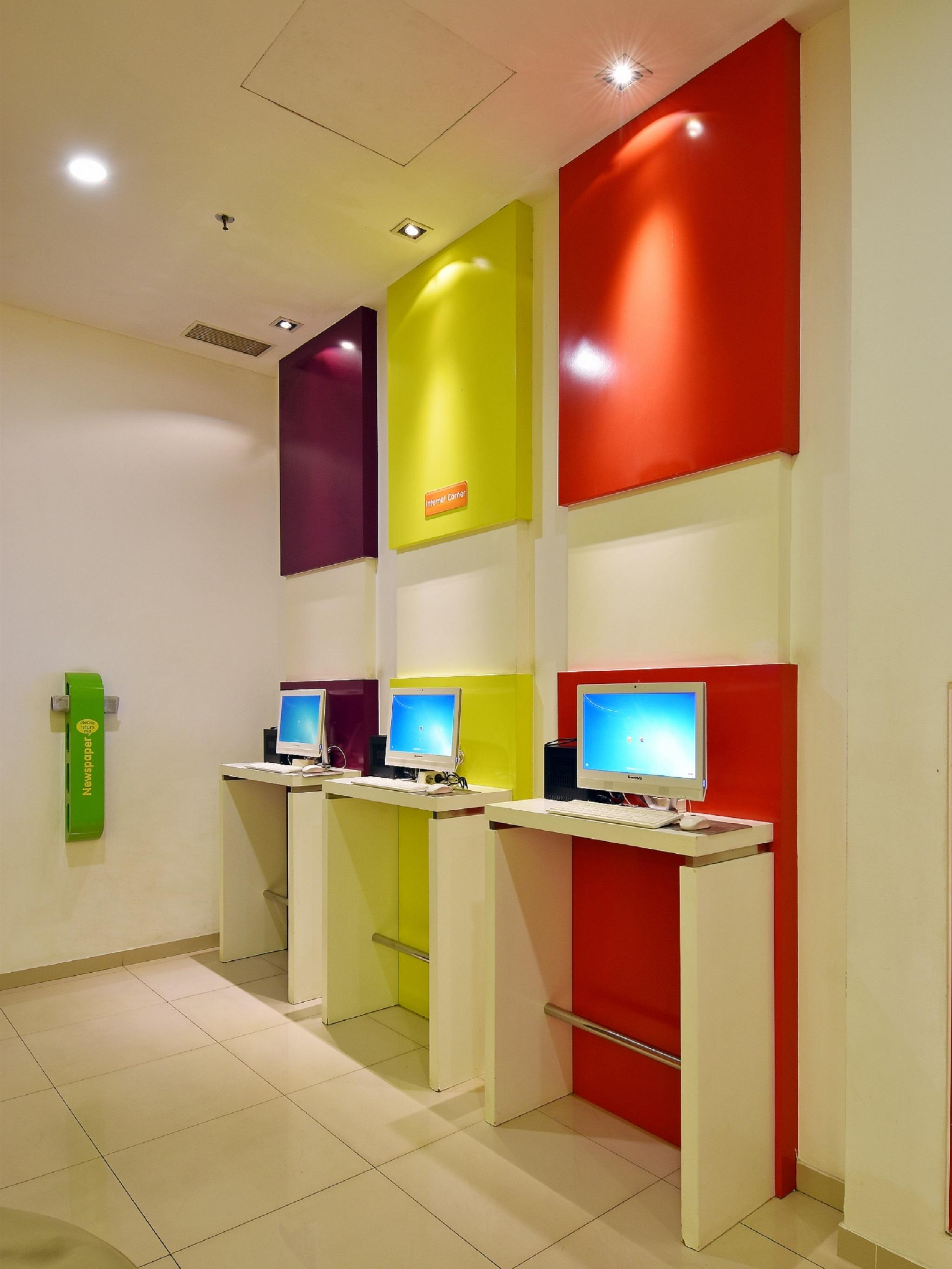 Pop! Hotel Kelapa Gading Джакарта Экстерьер фото