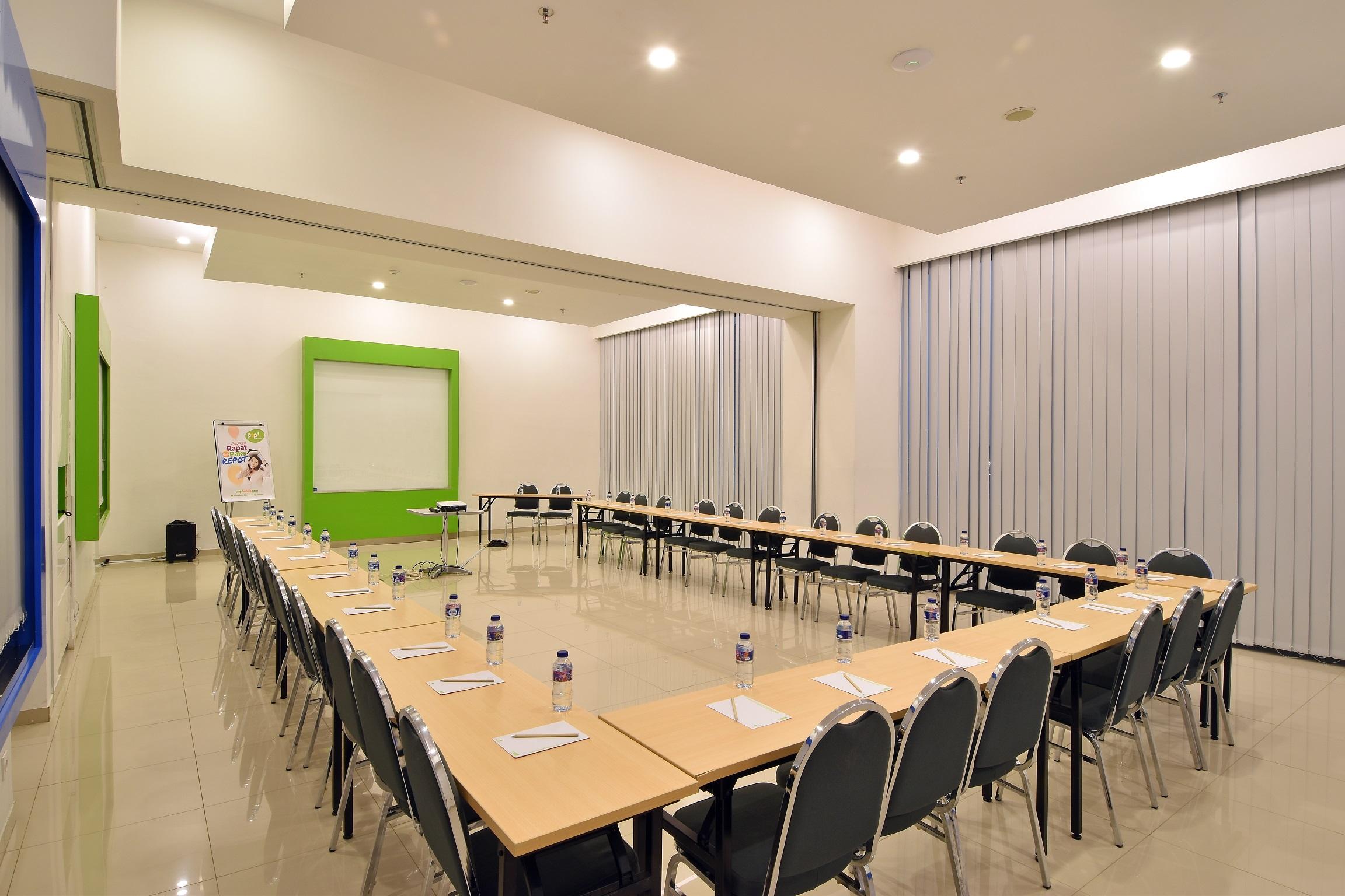 Pop! Hotel Kelapa Gading Джакарта Экстерьер фото
