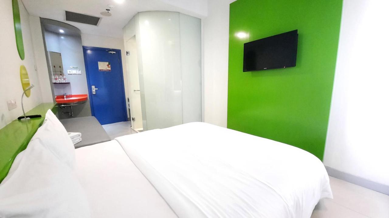 Pop! Hotel Kelapa Gading Джакарта Экстерьер фото